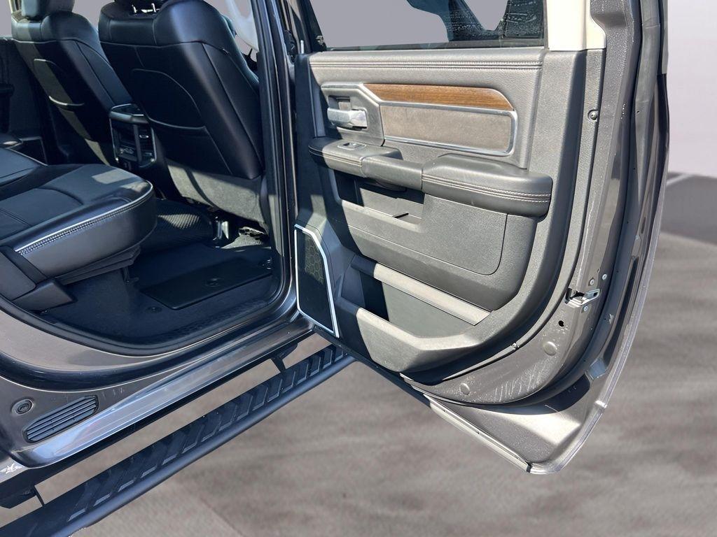 RAM 3500 Laramie Crew Cab LWB 4WD DRW 2024