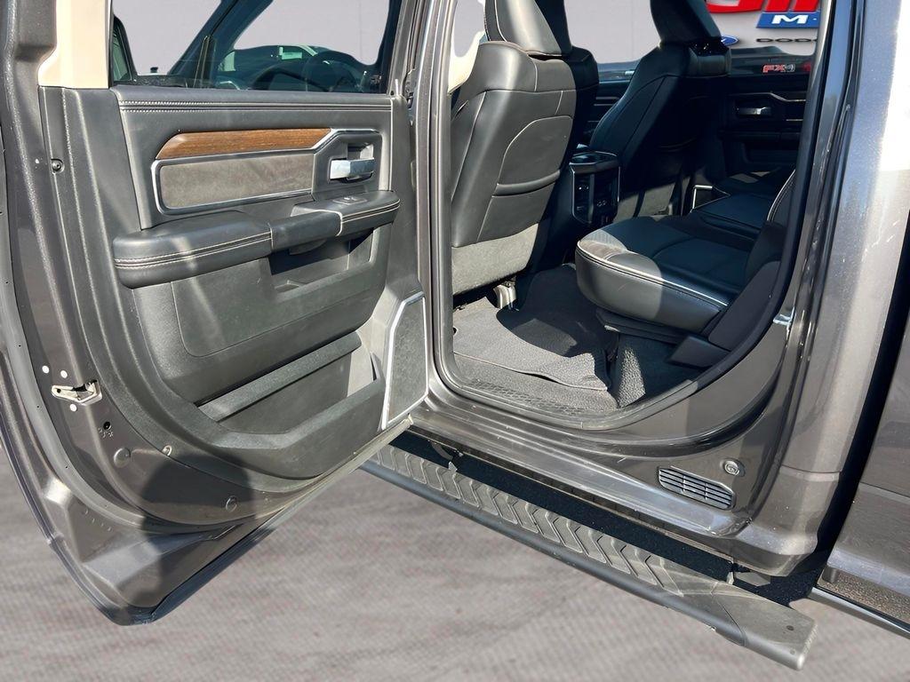 RAM 3500 Laramie Crew Cab LWB 4WD DRW 2024