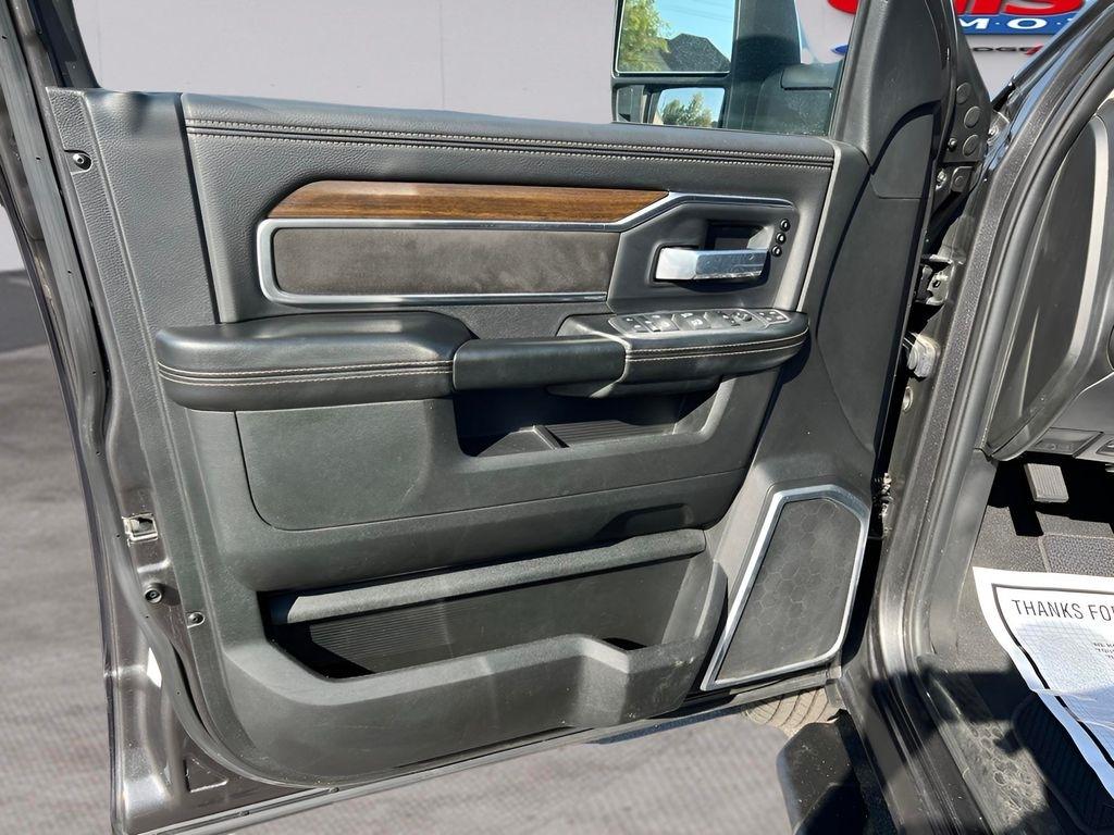 RAM 3500 Laramie Crew Cab LWB 4WD DRW 2024