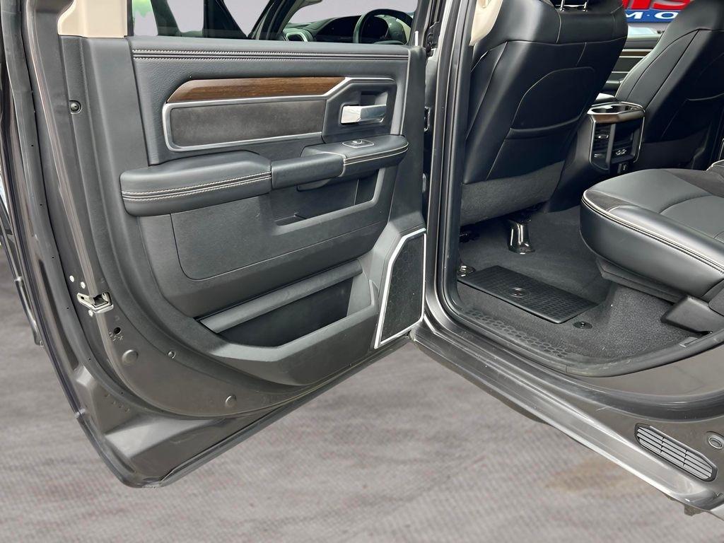 RAM 3500 Laramie Crew Cab LWB 4WD DRW 2024