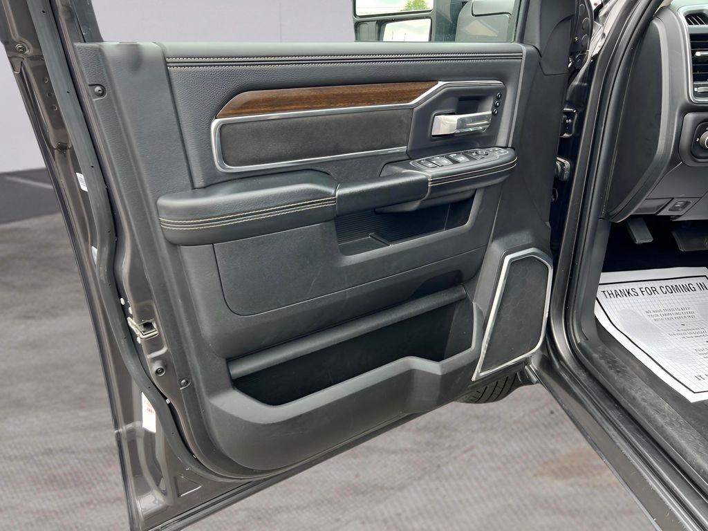 RAM 3500 Laramie Crew Cab LWB 4WD DRW 2024