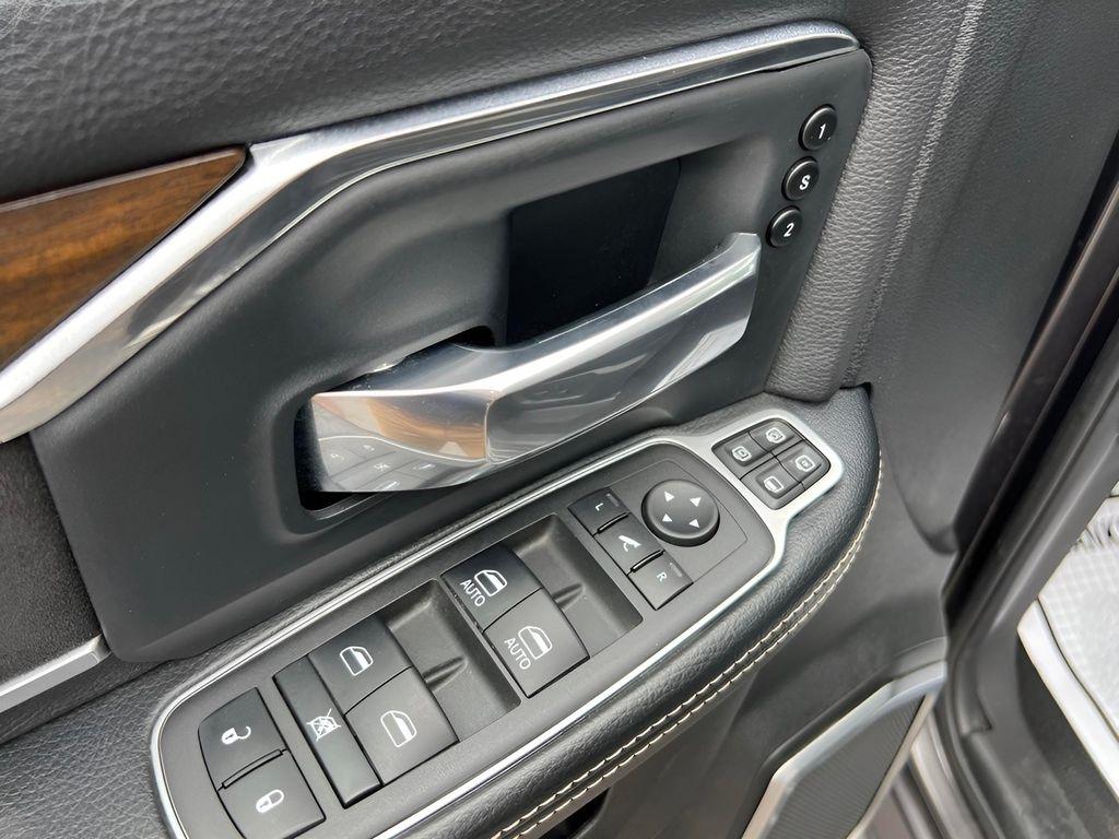 RAM 3500 Laramie Crew Cab LWB 4WD DRW 2024