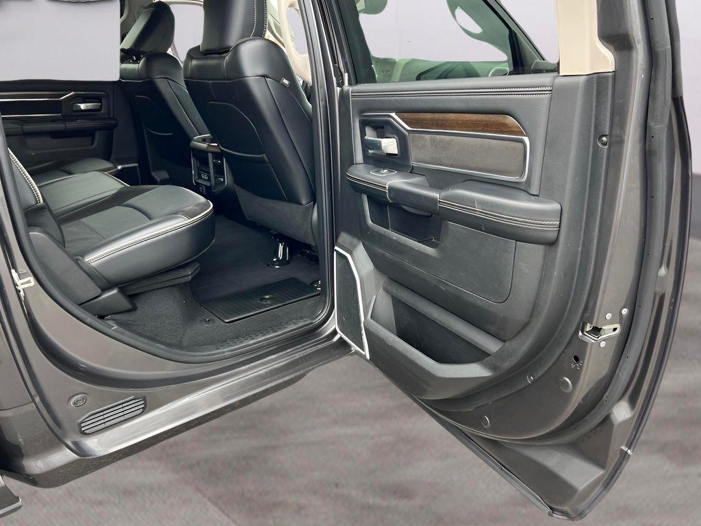 RAM 3500 Laramie Crew Cab LWB 4WD DRW 2024