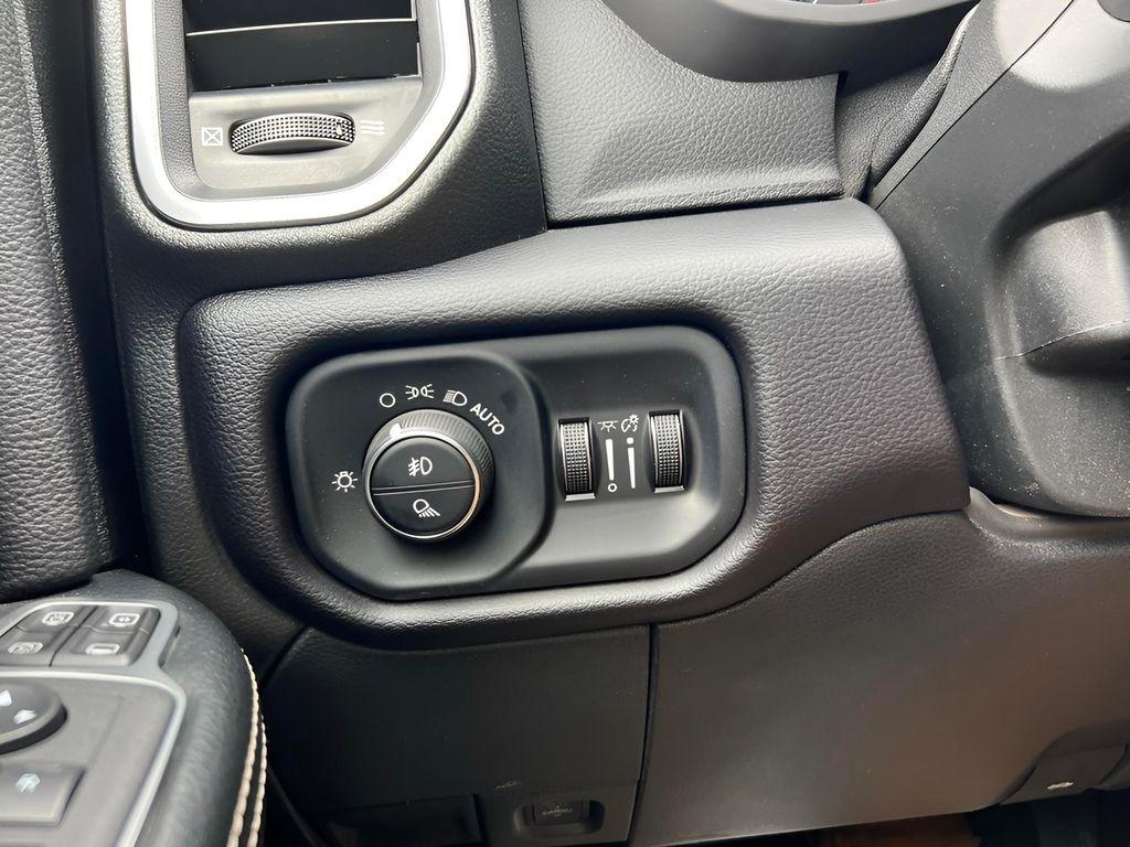 RAM 3500 Laramie Crew Cab LWB 4WD DRW 2024