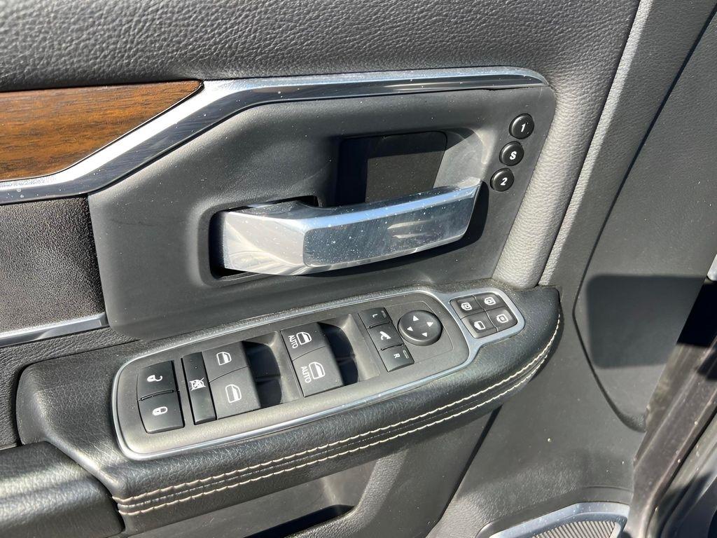 RAM 3500 Laramie Crew Cab LWB 4WD DRW 2024