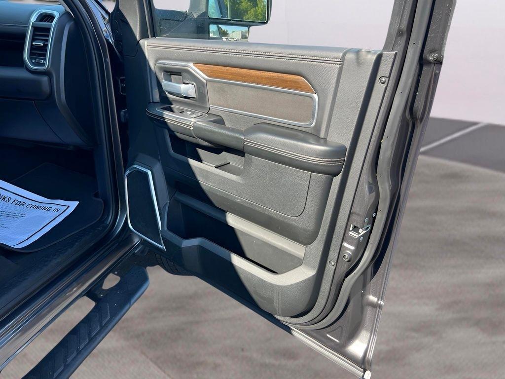 RAM 3500 Laramie Crew Cab LWB 4WD DRW 2024