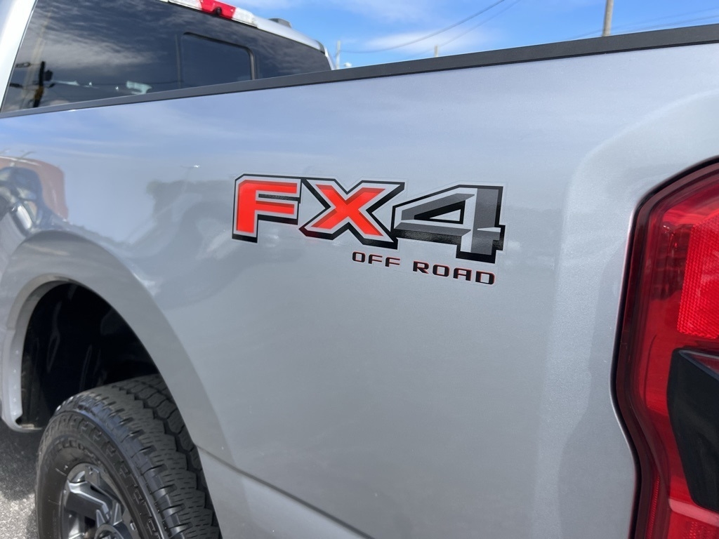 Ford F-250 SD Lariat Crew Cab 4WD 2023 Ford F-250 SD Lariat Crew Cab 4WD 2023