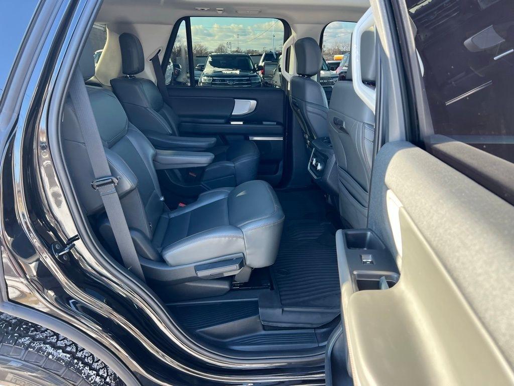 Ford Expedition Active 4WD 2025