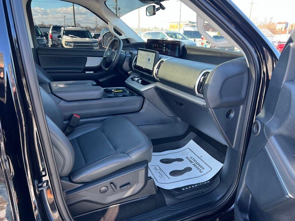 Ford Expedition Active 4WD 2025