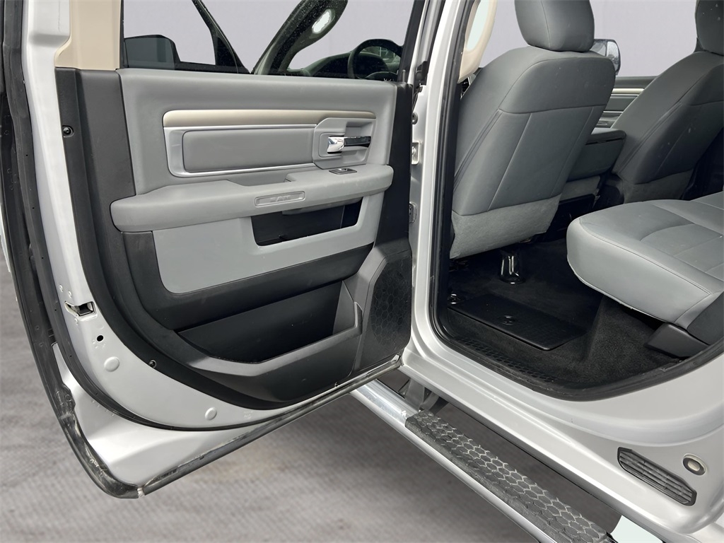 RAM 2500 SLT Crew Cab SWB 4WD 2017