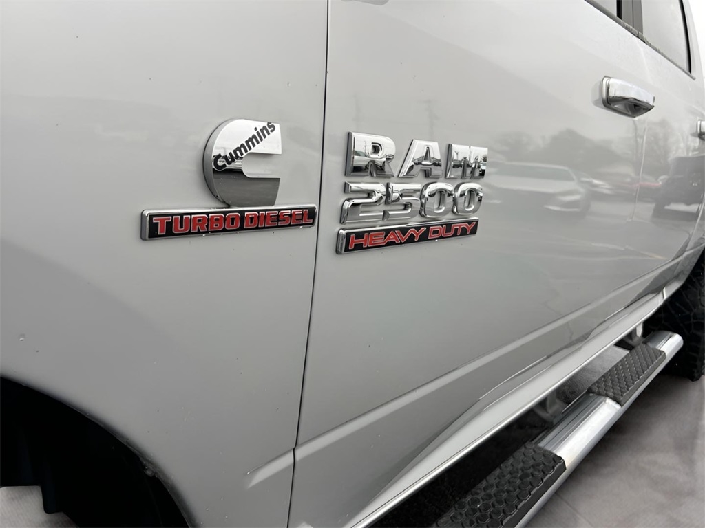 RAM 2500 SLT Crew Cab SWB 4WD 2017