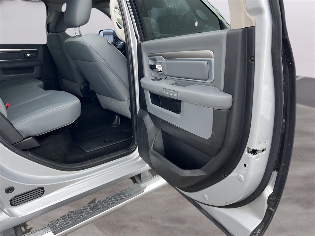 RAM 2500 SLT Crew Cab SWB 4WD 2017