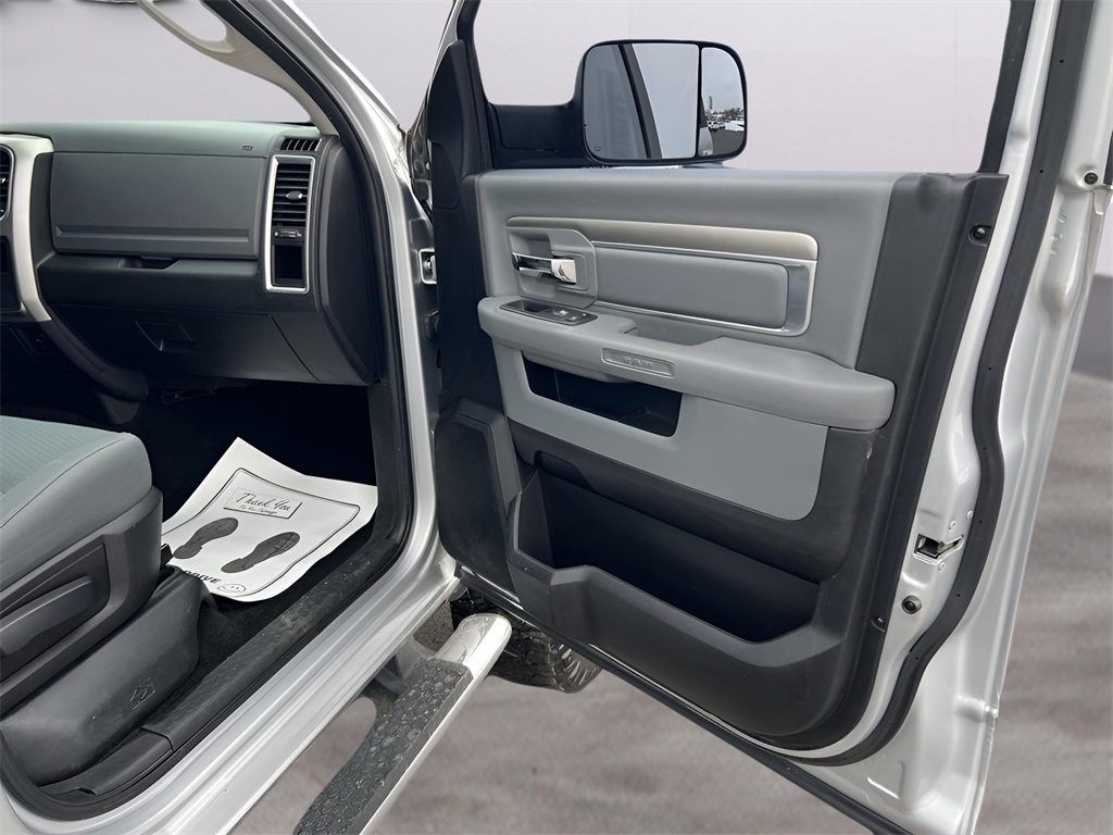 RAM 2500 SLT Crew Cab SWB 4WD 2017