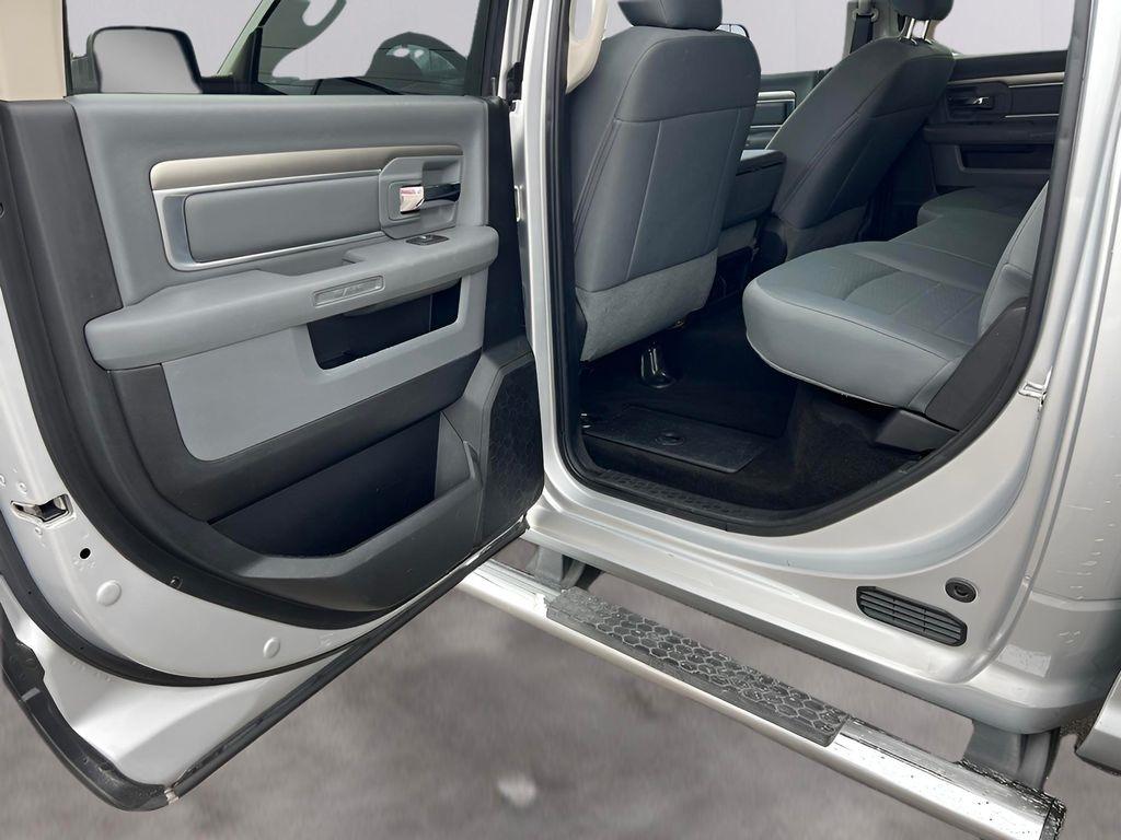 RAM 2500 SLT Crew Cab SWB 4WD 2017