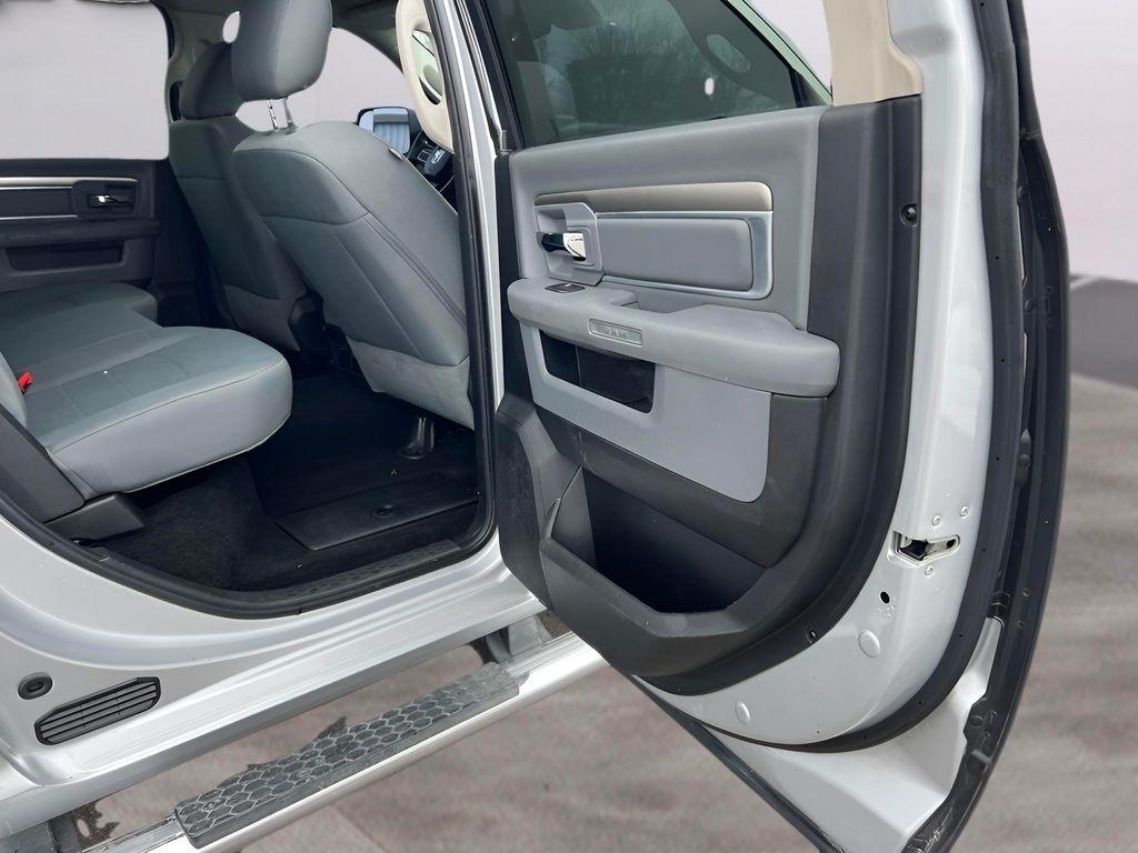 RAM 2500 SLT Crew Cab SWB 4WD 2017