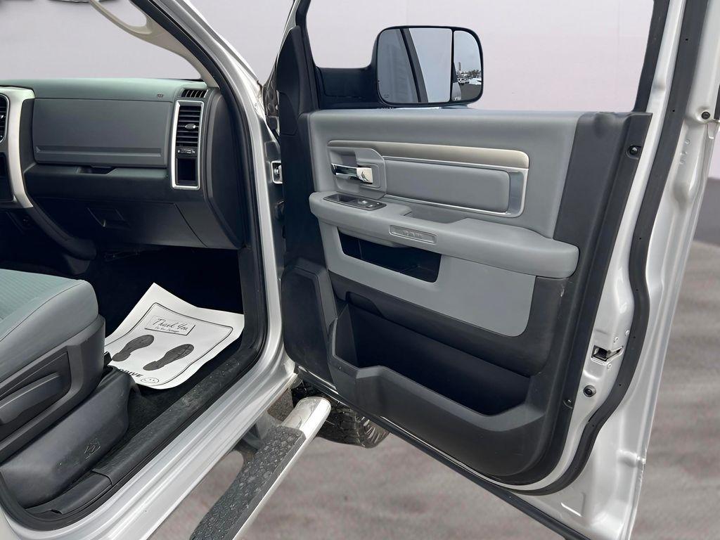 RAM 2500 SLT Crew Cab SWB 4WD 2017