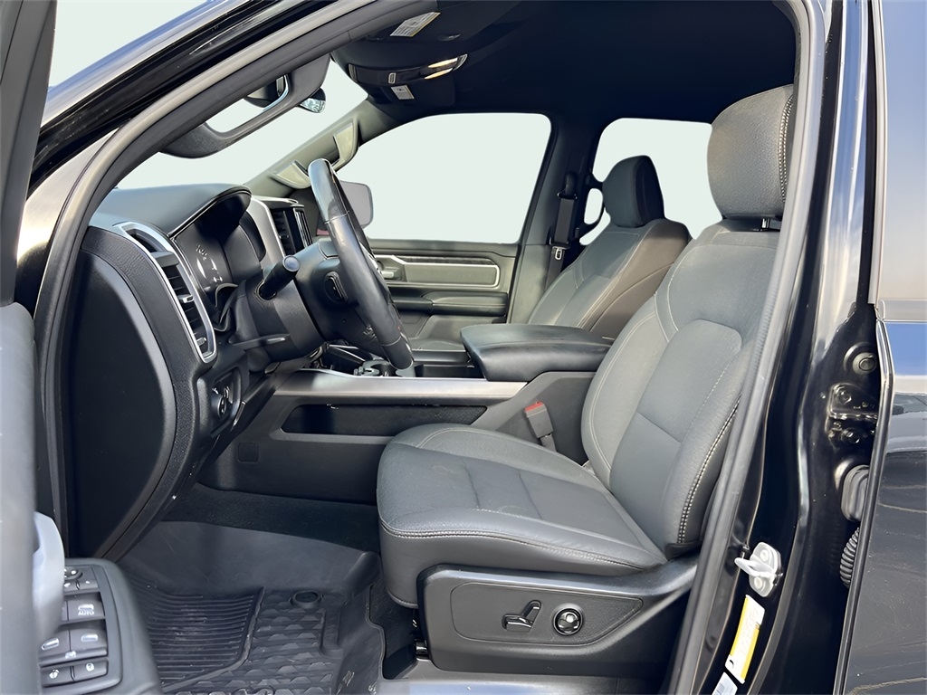 RAM 1500 Big Horn Crew Cab SWB 4WD 2020