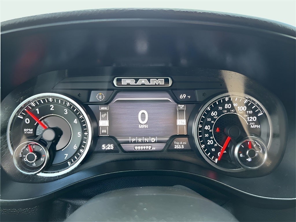 RAM 1500 Big Horn Crew Cab SWB 4WD 2020