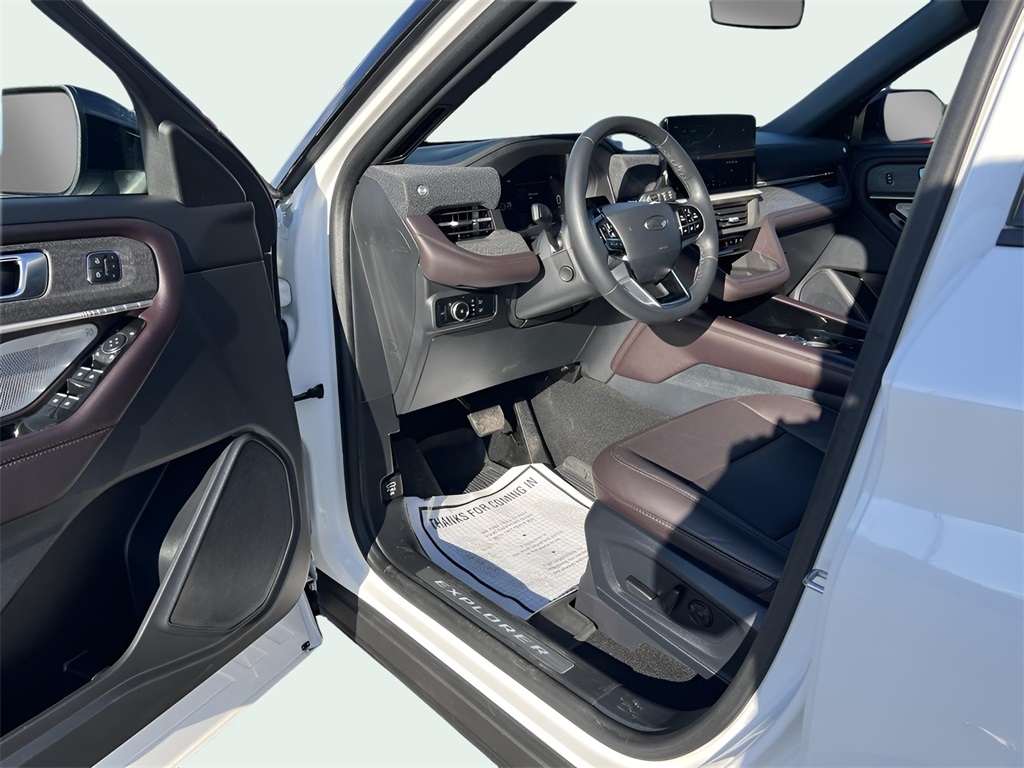 Ford Explorer Platinum AWD 2025