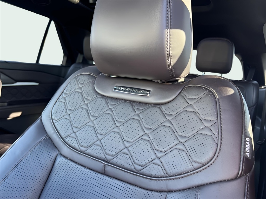 Ford Explorer Platinum AWD 2025