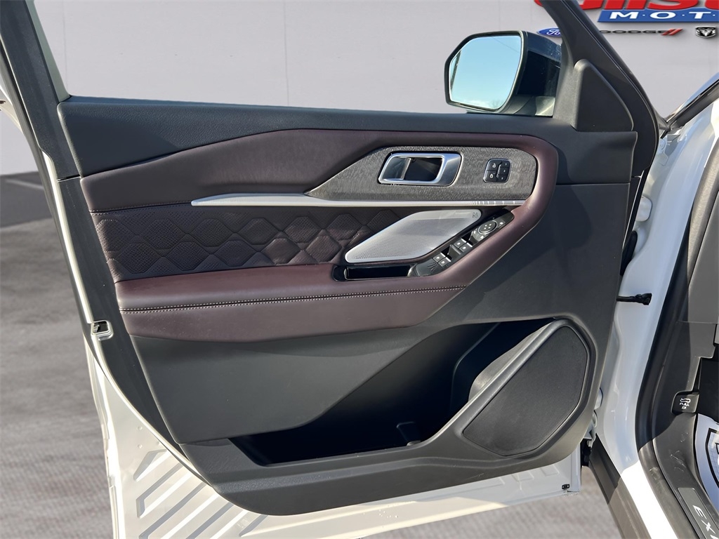 Ford Explorer Platinum AWD 2025