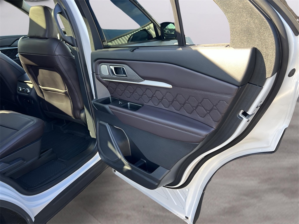 Ford Explorer Platinum AWD 2025