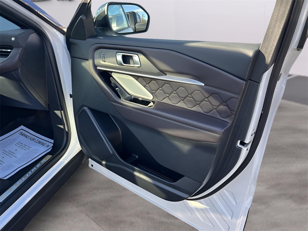 Ford Explorer Platinum AWD 2025