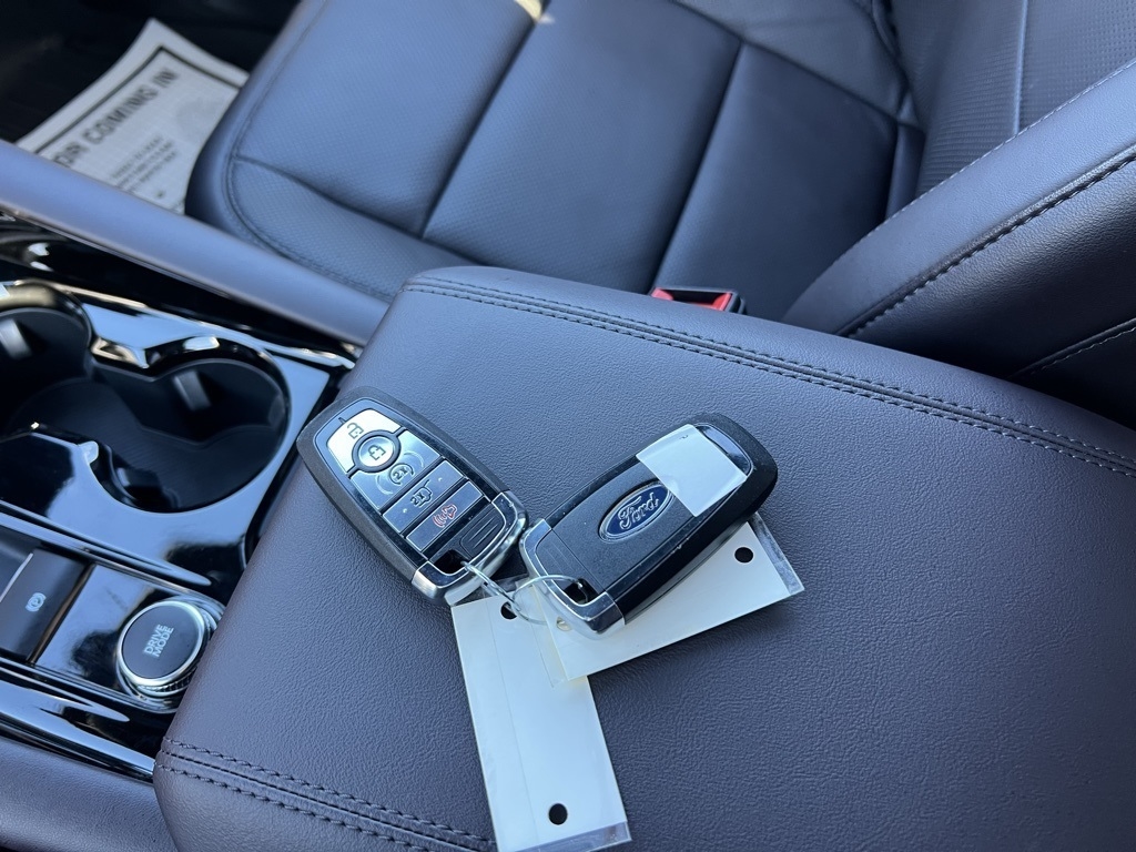 Ford Explorer Platinum AWD 2025