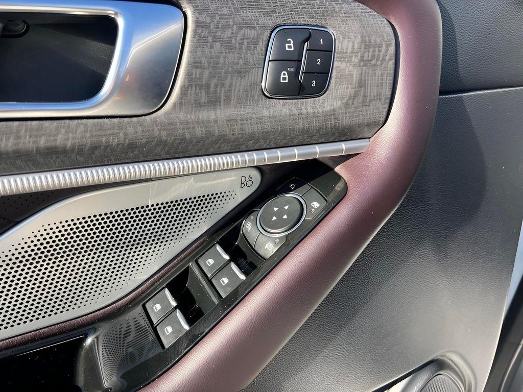 Ford Explorer Platinum AWD 2025