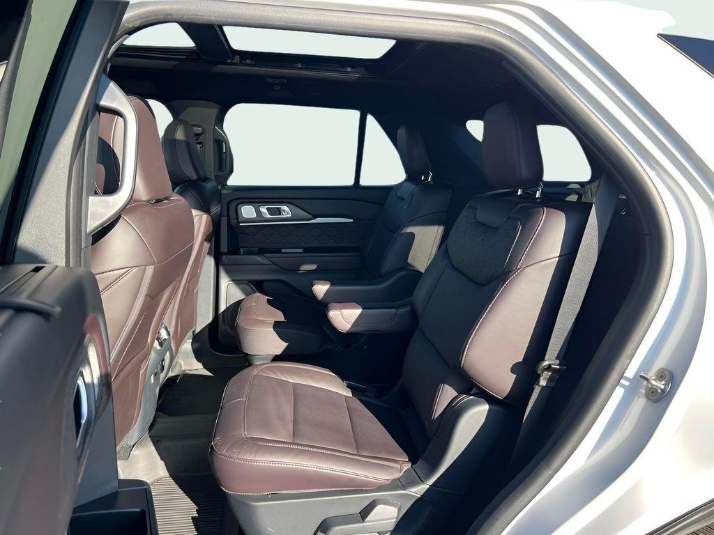 Ford Explorer Platinum AWD 2025