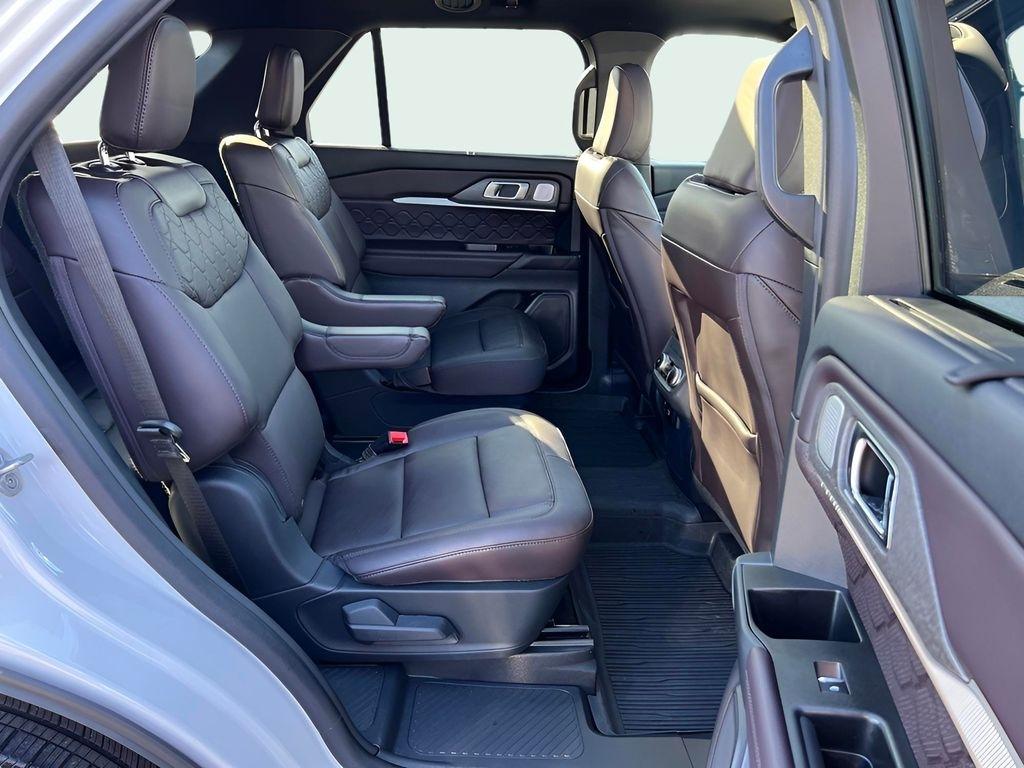 Ford Explorer Platinum AWD 2025