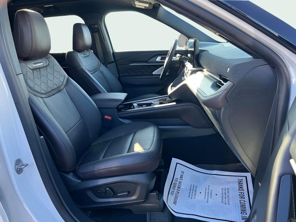 Ford Explorer Platinum AWD 2025