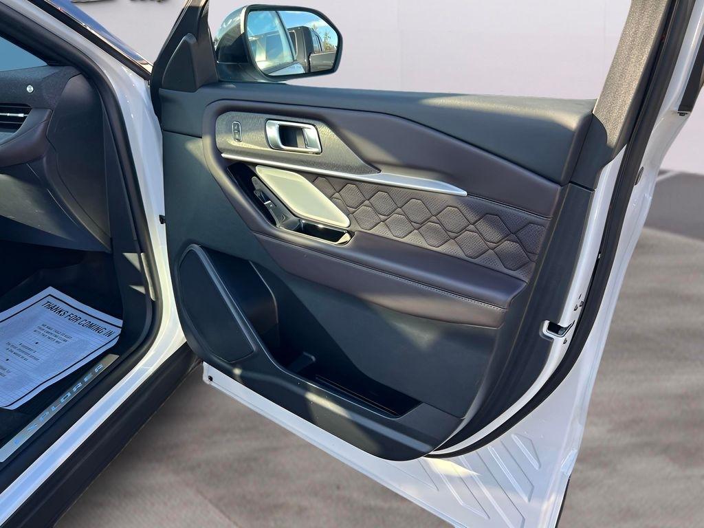 Ford Explorer Platinum AWD 2025