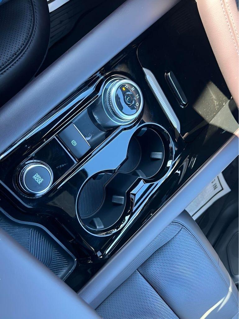 Ford Explorer Platinum AWD 2025