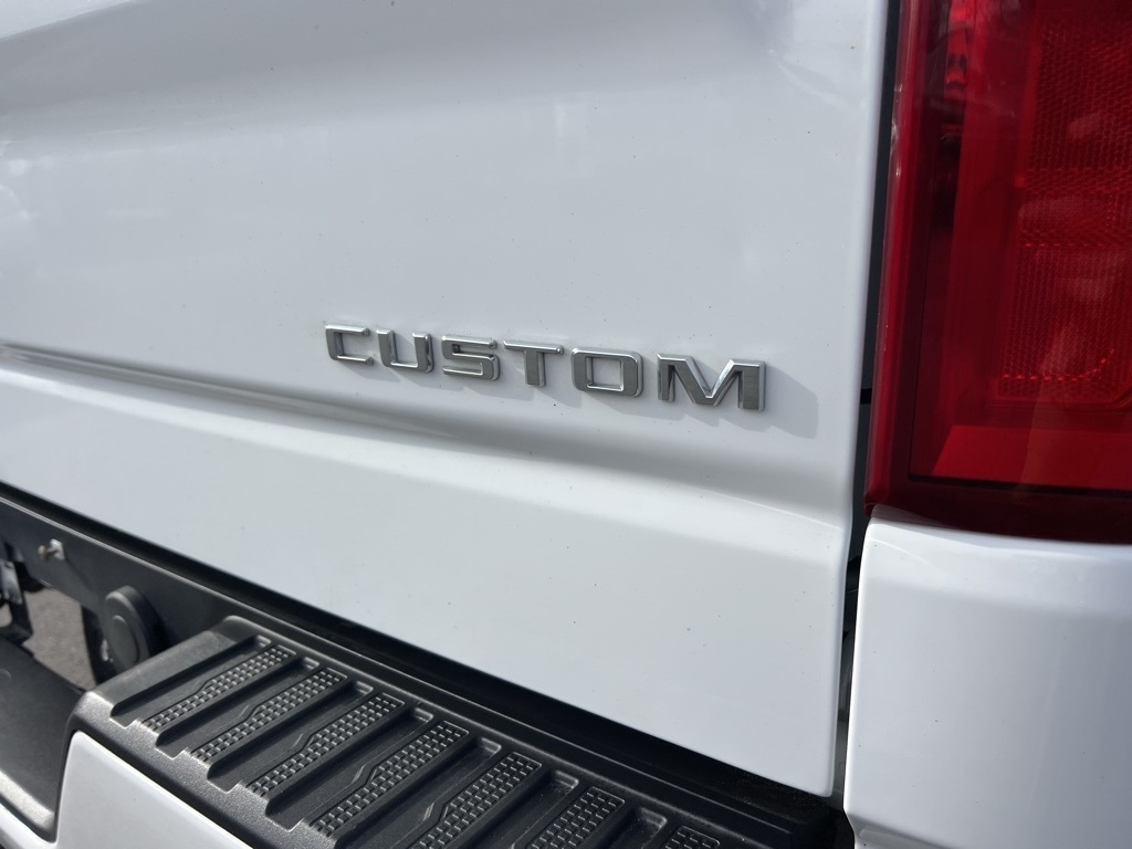 Chevrolet Silverado 1500 Custom Crew Cab Long Box 4WD 2020