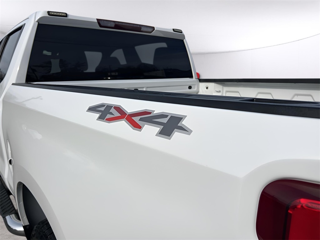 Chevrolet Silverado 1500 Custom Crew Cab Long Box 4WD 2020