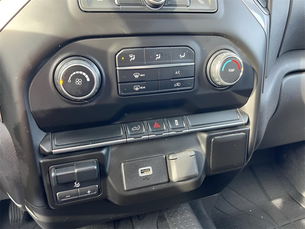 Chevrolet Silverado 1500 Custom Crew Cab Long Box 4WD 2020