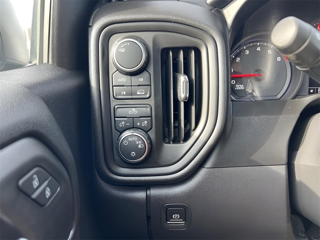 Chevrolet Silverado 1500 Custom Crew Cab Long Box 4WD 2020