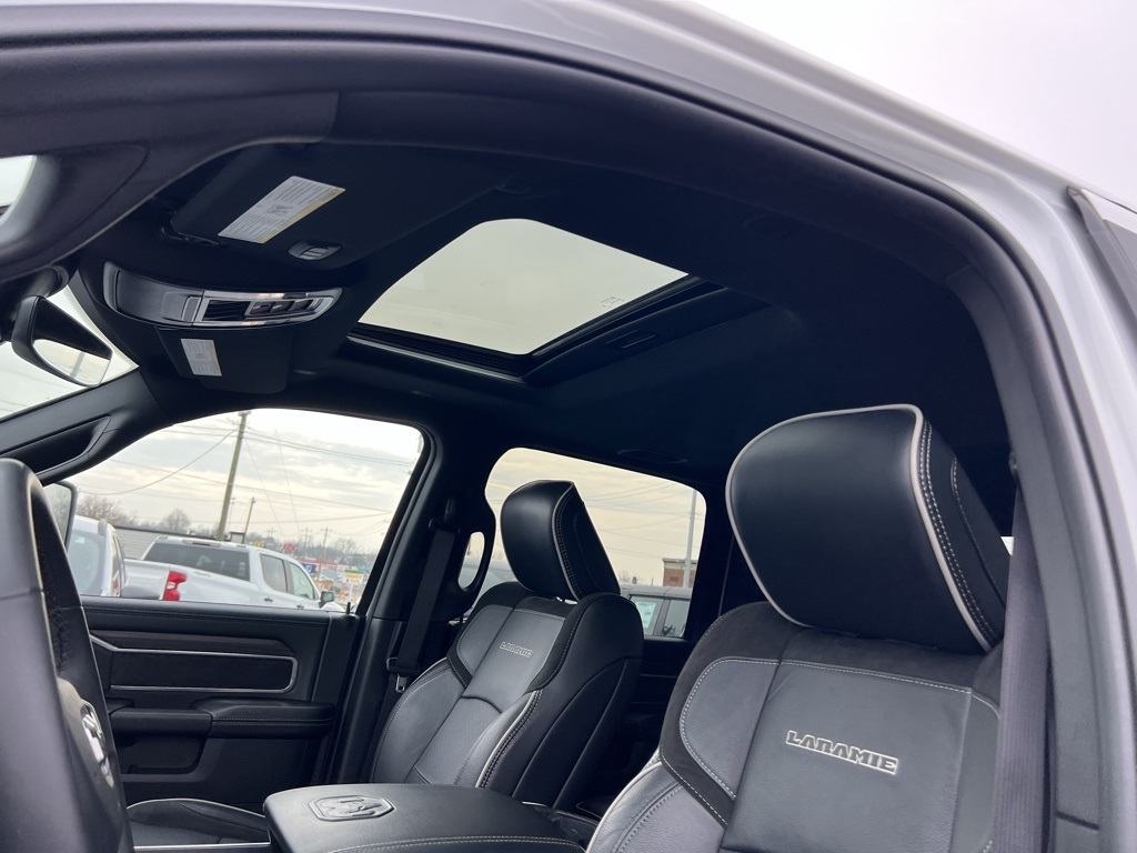 RAM 3500 Laramie Mega Cab 4WD DRW 2025