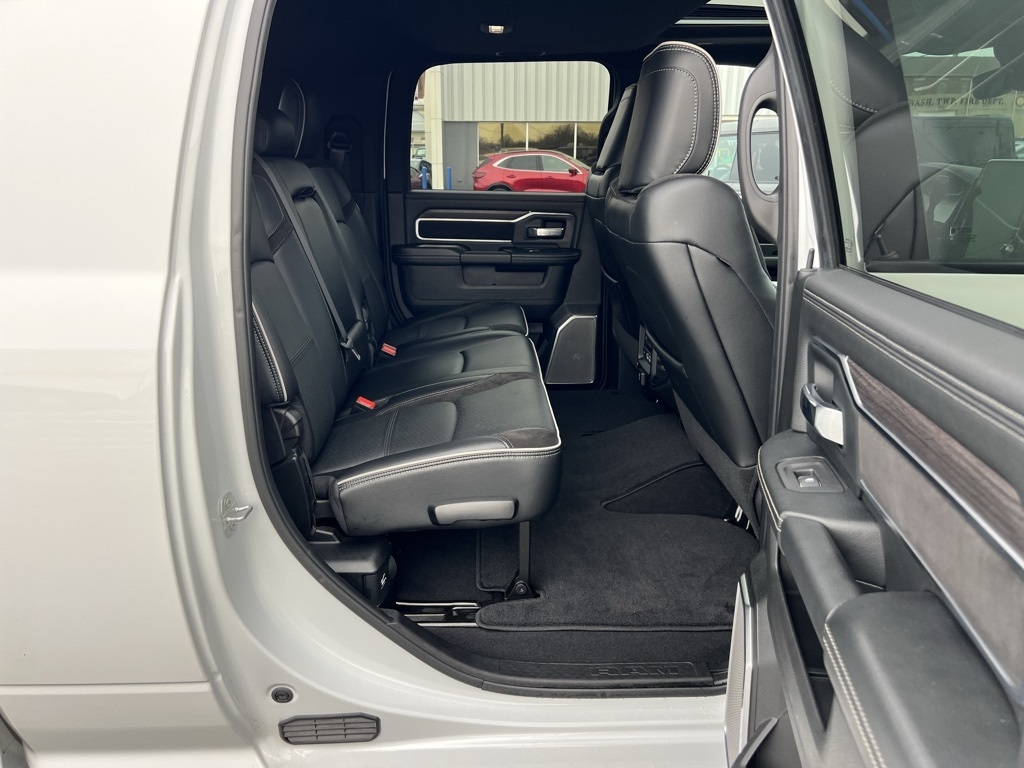 RAM 3500 Laramie Mega Cab 4WD DRW 2025