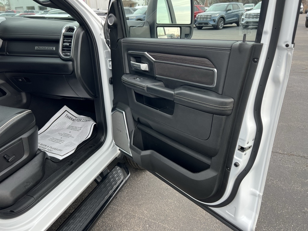 RAM 3500 Laramie Mega Cab 4WD DRW 2025