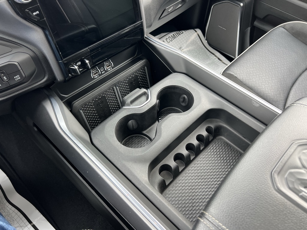 RAM 3500 Laramie Mega Cab 4WD DRW 2025