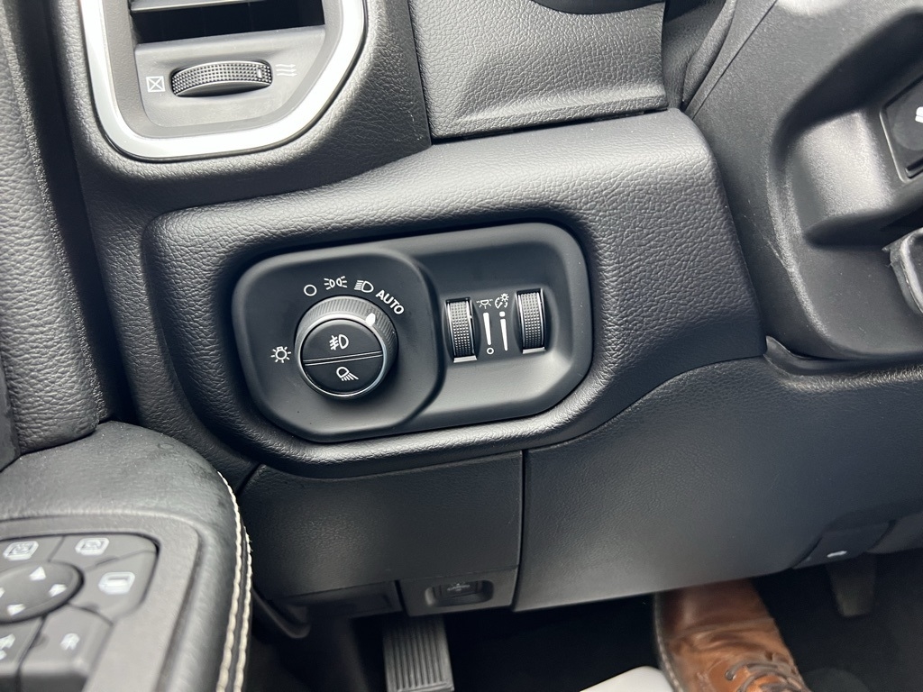 RAM 3500 Laramie Mega Cab 4WD DRW 2025