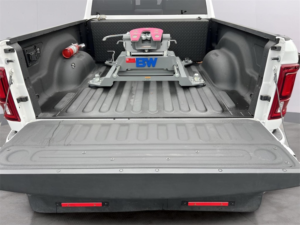 RAM 3500 Laramie Mega Cab 4WD DRW 2025