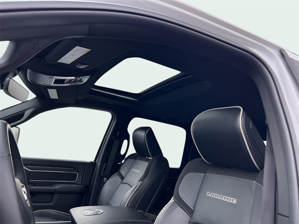 RAM 3500 Laramie Mega Cab 4WD DRW 2025