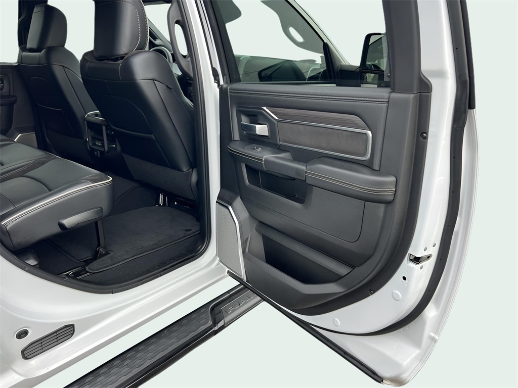 RAM 3500 Laramie Mega Cab 4WD DRW 2025