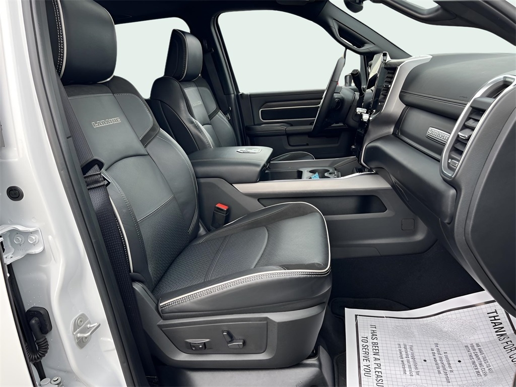 RAM 3500 Laramie Mega Cab 4WD DRW 2025