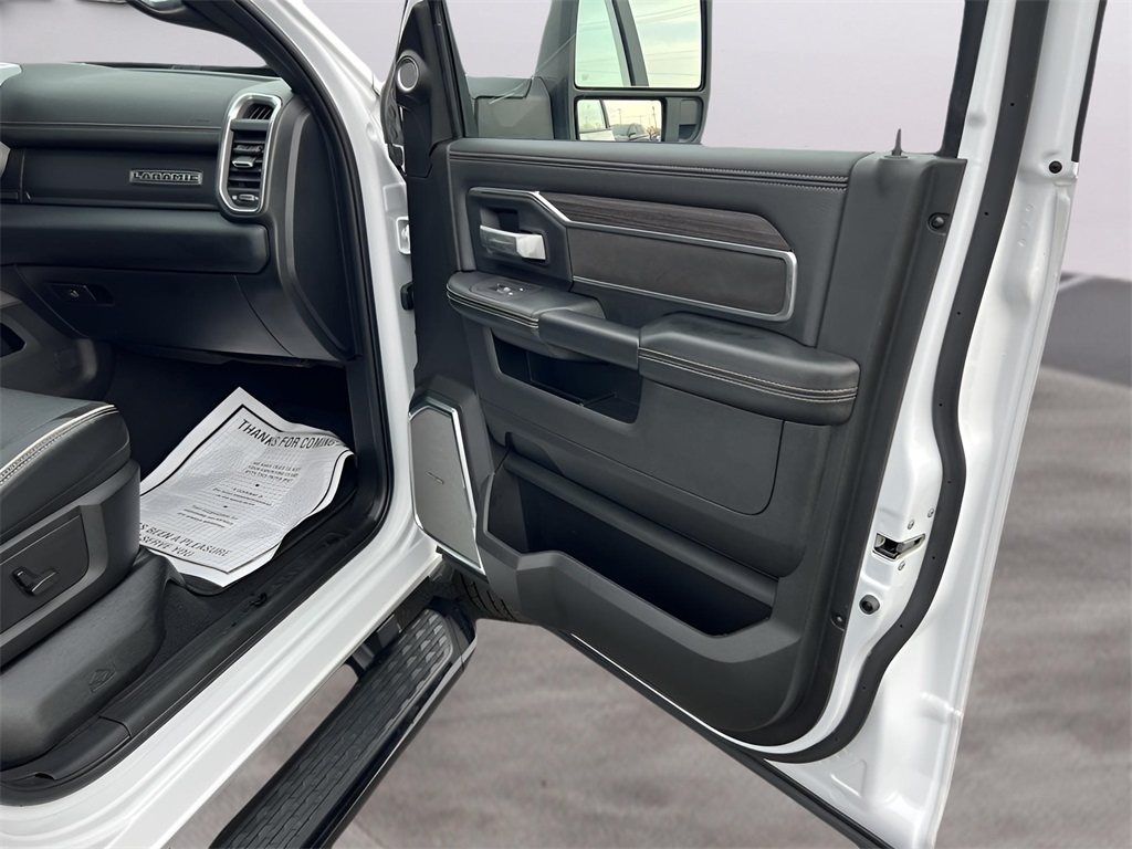 RAM 3500 Laramie Mega Cab 4WD DRW 2025