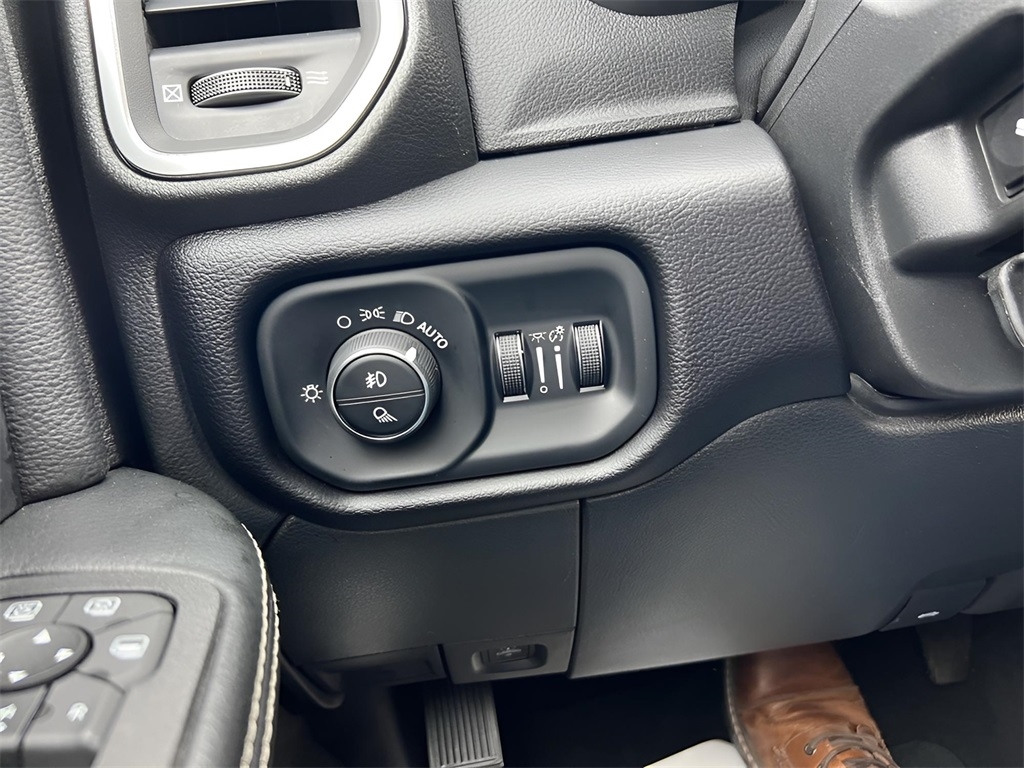 RAM 3500 Laramie Mega Cab 4WD DRW 2025