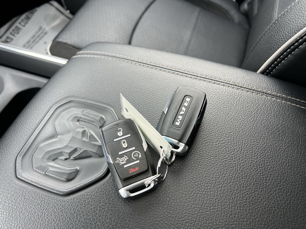 RAM 3500 Laramie Mega Cab 4WD DRW 2025